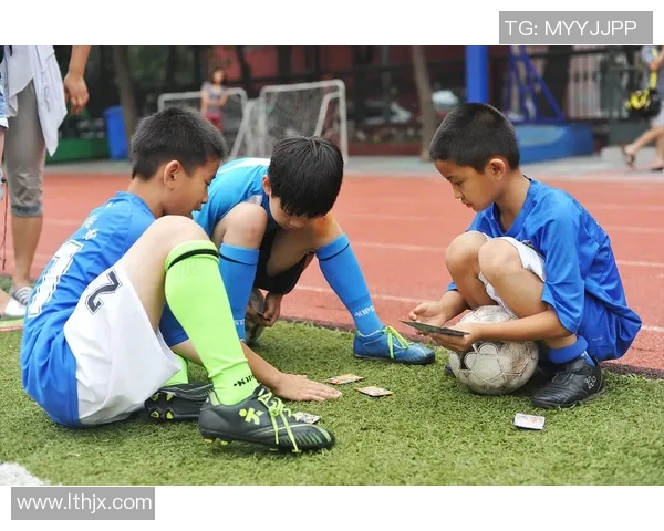 足球明星之子追星之路揭秘小小球迷的梦想与偶像的距离 足球明星之子追星之路揭秘小小球迷的梦想与偶像的距离