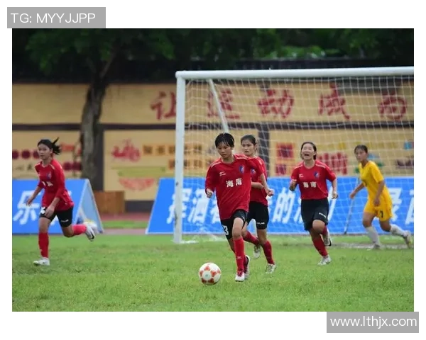 足球明星化身路人街头踢球引发热议展现真实足球魅力 足球明星化身路人街头踢球引发热议展现真实足球魅力