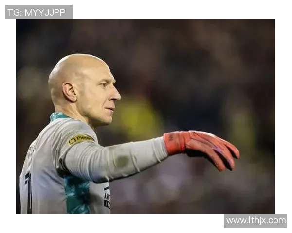 足球明星手绘素描图展现运动魅力与艺术之美的完美结合 足球明星手绘素描图展现运动魅力与艺术之美的完美结合